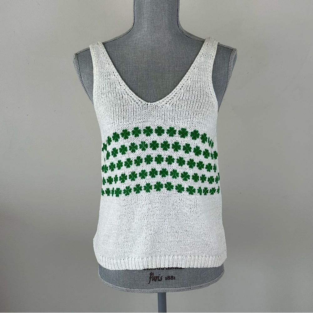 NWT Women’s SZ M Moon & Madison Knit Sweater Tank White Green Clovers
